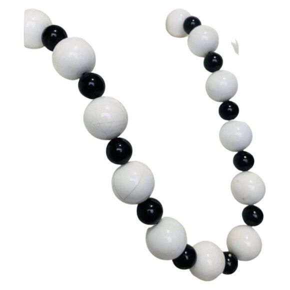 Vintage Crackled Black & White Large And Small Beaded Chunky Summer Necklace - Picture 3 of 5